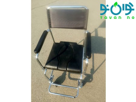 ویلچر چهار چرخ کوچک با کفی طبی ضدآب 689U